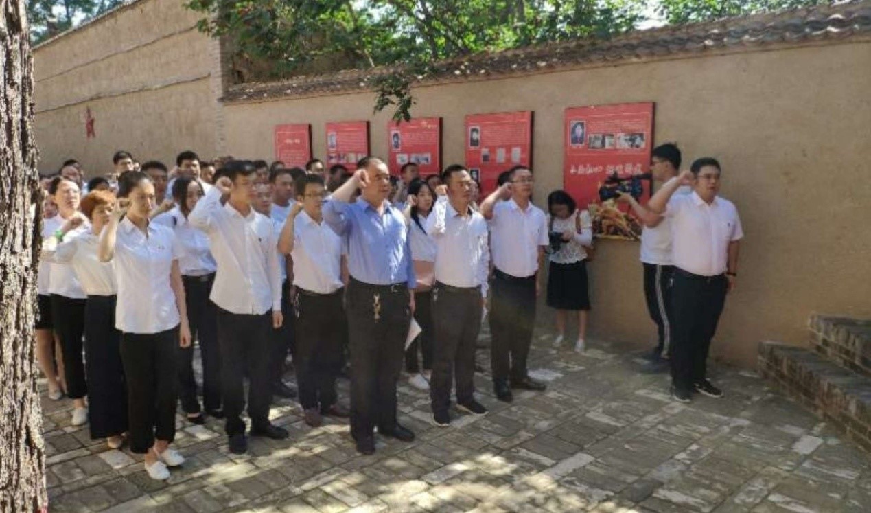 陜西黑貓黨委組織預備黨員參加韓城市兩新 組織開展的“守初心、擔使命、聽黨話、 跟黨走”主題黨建活動