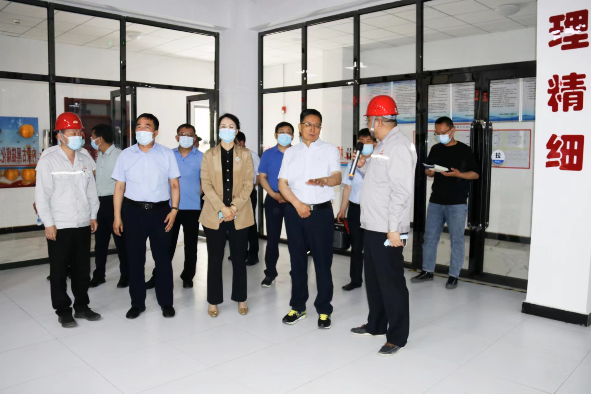 內蒙古自治區副主席李秉榮一行蒞臨內蒙黑貓調研指導 內蒙古自治區副主席李秉榮一行蒞臨內蒙黑貓調研指導